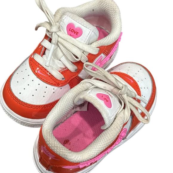 Nike Air Force 1 Valentine’s Day 2022 Toddler 6C White Pink Red Hearts - Picture 7 of 10